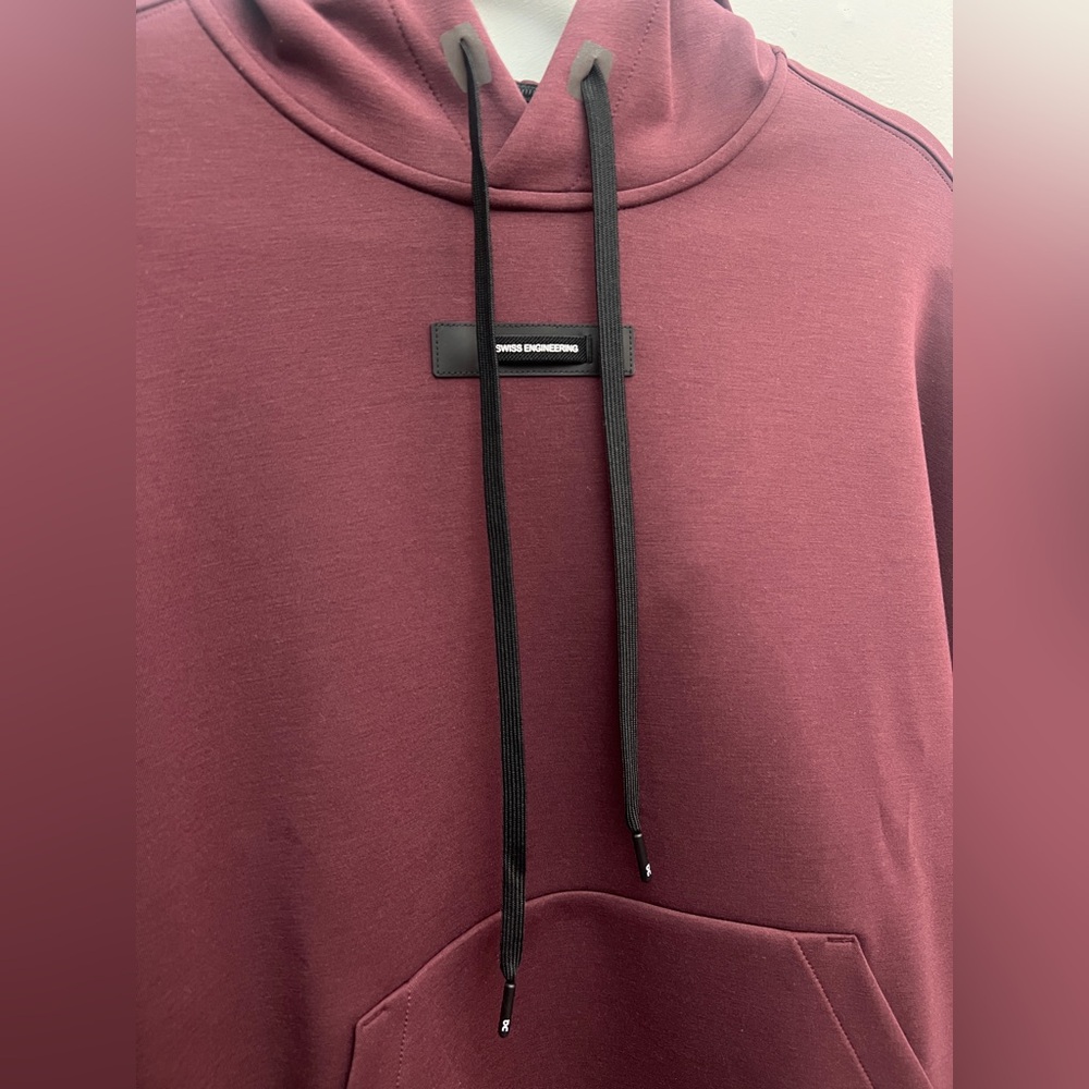 *New* On Running Hoodie in Mulberry, Size XS - Picture 6 of 10